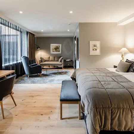 F6 Hotell 4*